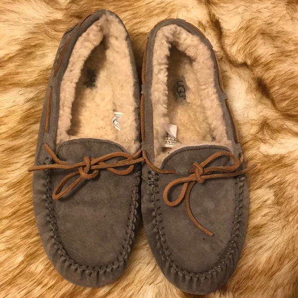 🍂UGG Slippers🍂 - Picture 2 of 5